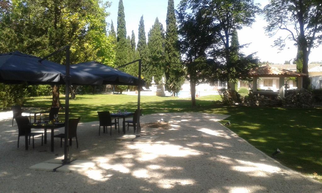 Hostellerie Les Frenes Awinion Zewnętrze zdjęcie