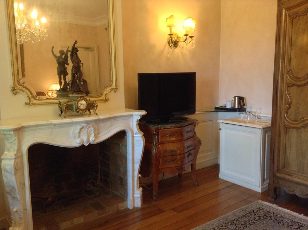 Hostellerie Les Frenes Awinion Zewnętrze zdjęcie