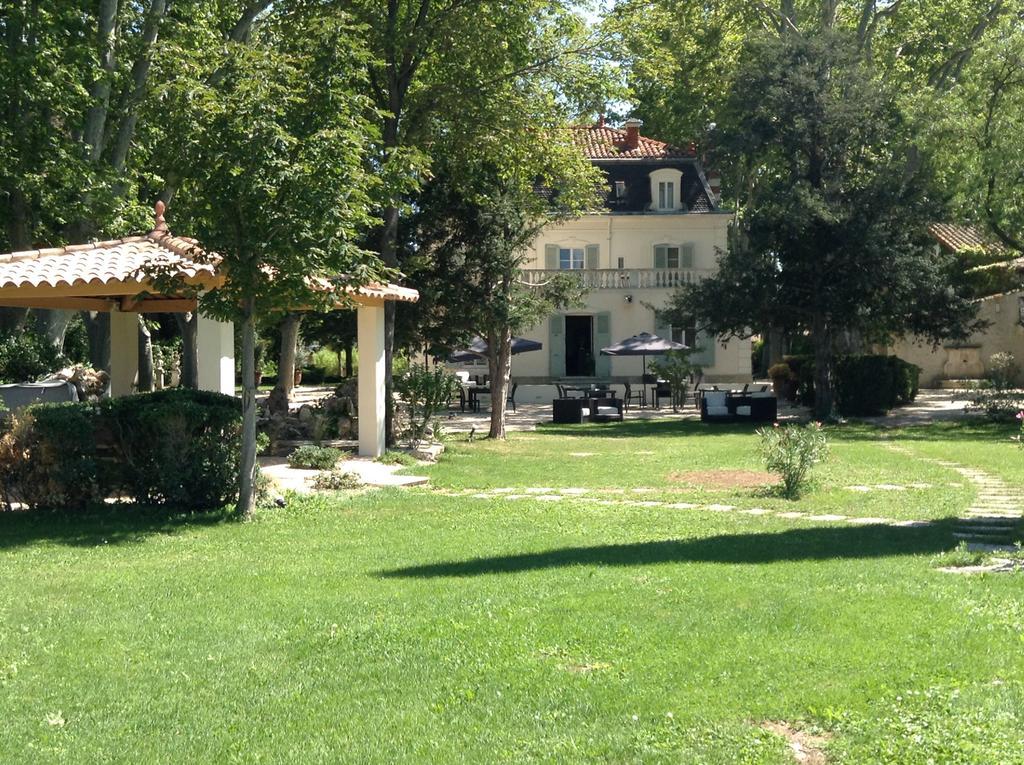 Hostellerie Les Frenes Awinion Zewnętrze zdjęcie