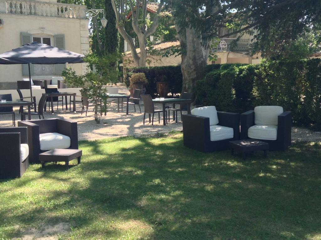 Hostellerie Les Frenes Awinion Zewnętrze zdjęcie