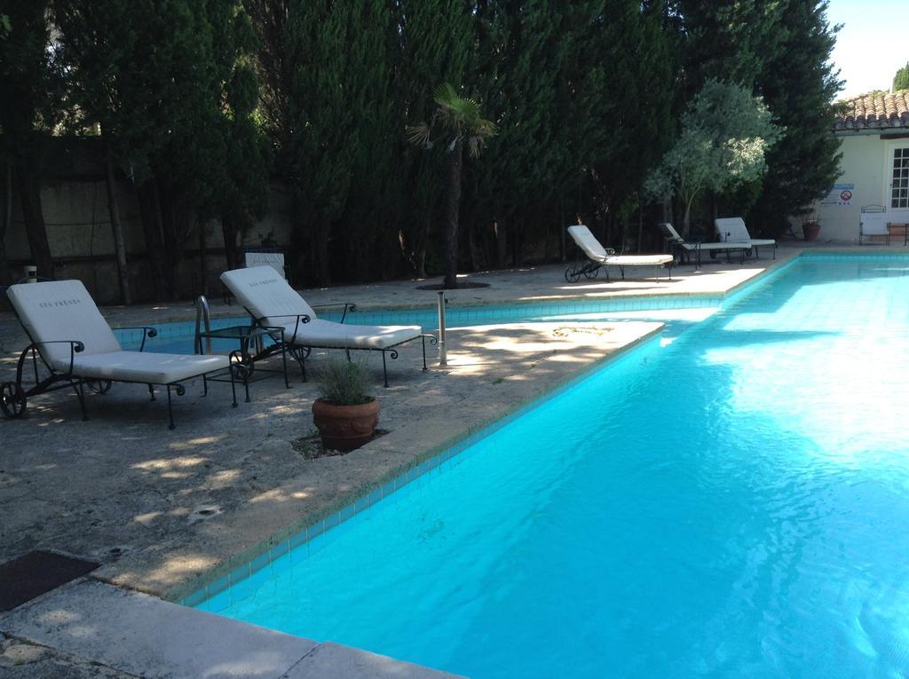 Hostellerie Les Frenes Awinion Zewnętrze zdjęcie